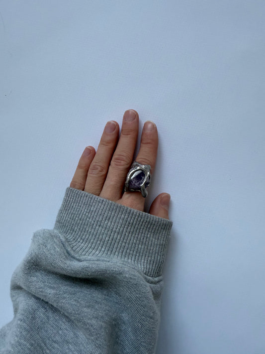 Vintage sygnet ametyst melted silver ring